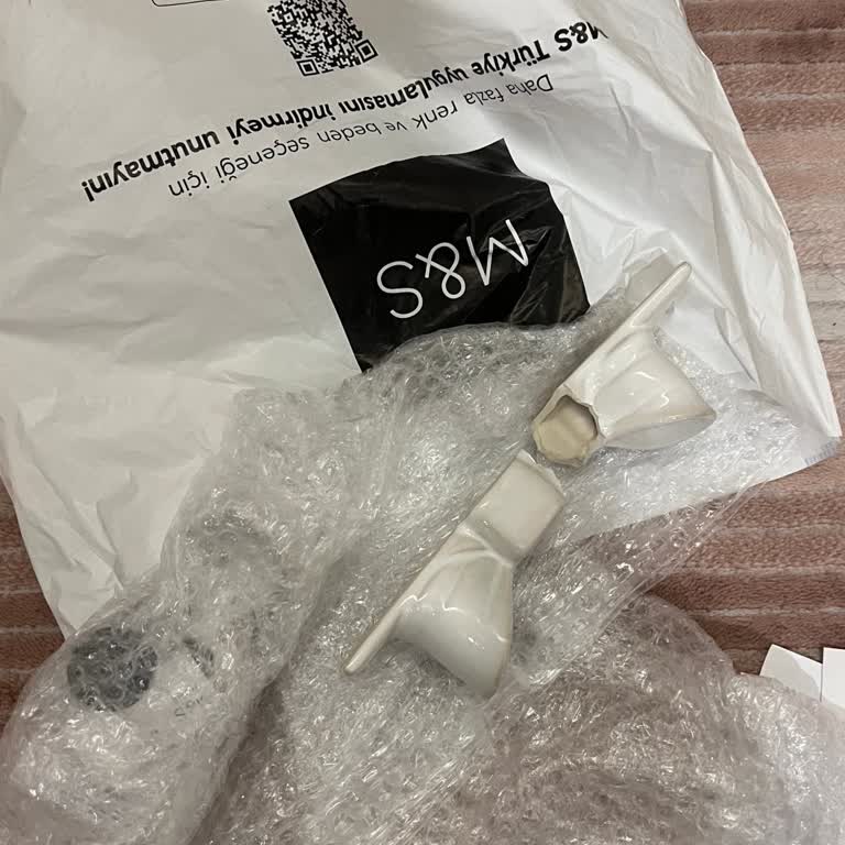 Kırılacak Ürünü Poşetle Gönderdiler, Seramik Mumluk Kırık Ulaştı