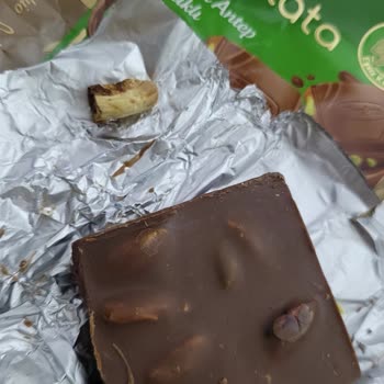 Torku Antep Fıstıklı Çikolatadan Tahta Parçası Çıkması: Sağlık Ve Güven Sorunu