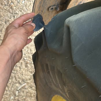 Traktör Lastiğinde Sürekli Kopma Ve Yarılma Sorunu, Garanti Kapsamında Çözüm Alınamıyor