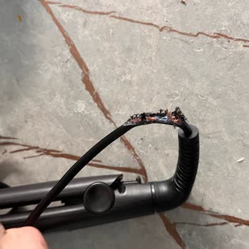 Ajet Bagajım Patladı, Eşyalarım Zarar Gördü Ve Maddi Kaybım Karşılanmadı