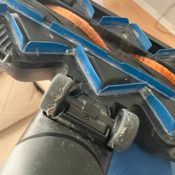 Philips Şarjlı Süpürgenin Tekerleklerinde Soyulma Ve Garanti Dışı Yanıt