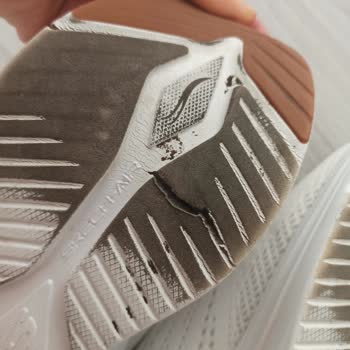 Kısa Sürede Tabanı Yarılan Skechers Ayakkabım İçin Değişim Veya İade Talebim Reddedildi