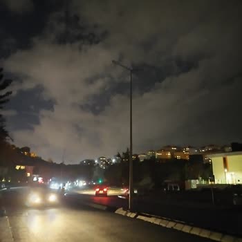 Sarıyer Caddesi'nde Uzun Süredir Devam Eden Aydınlatma Sorunu Güvenliği Tehdit Ediyor