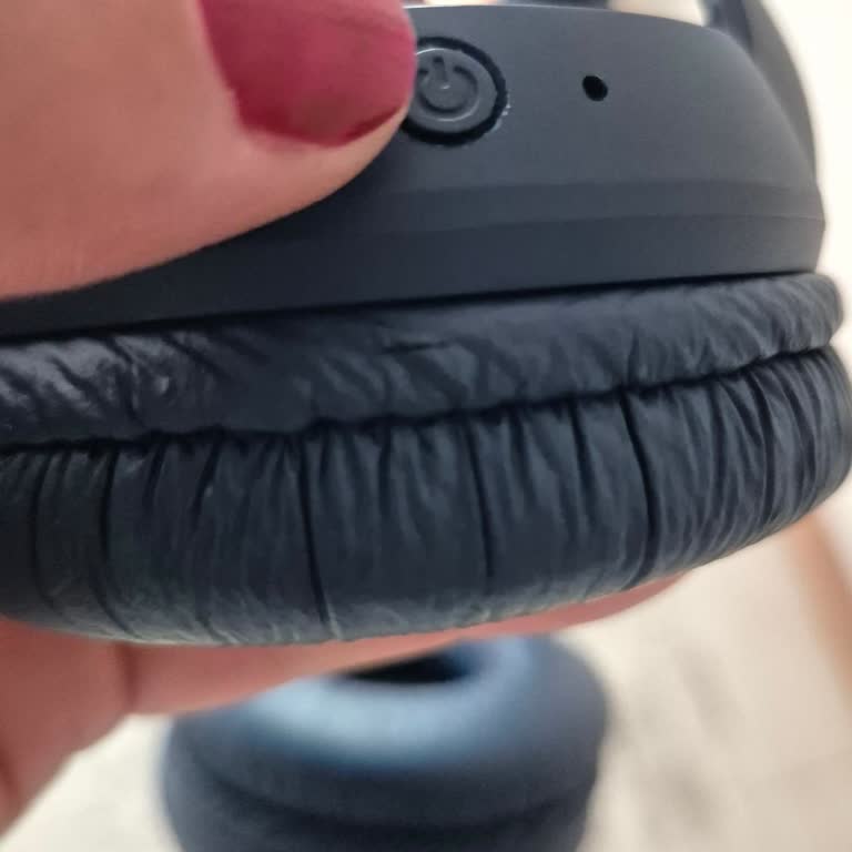 JBL Tune 510bt Kulaklığımın Güç Tuşu İçine Kaçtı, Garanti Kapsamında Yardım Bekliyorum