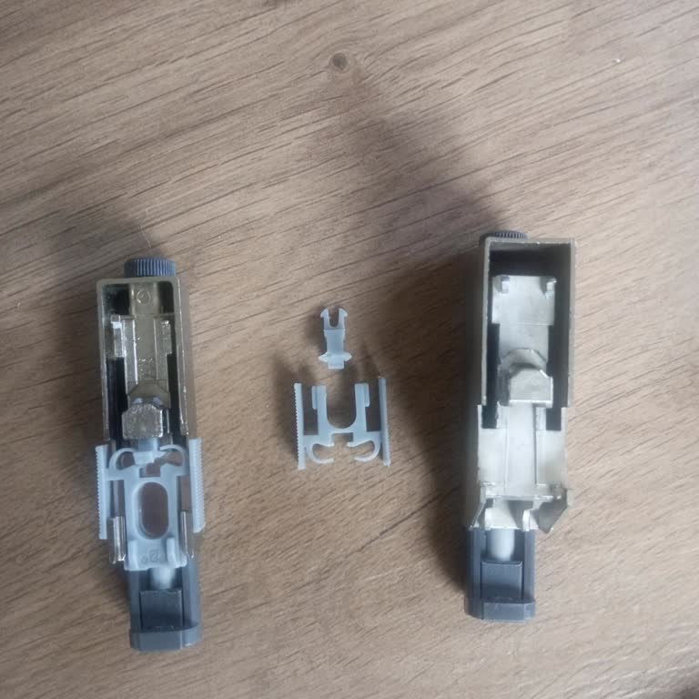 Menteşe Plastik Parça Kırılması ve Yedek Parça Temini Sorunu