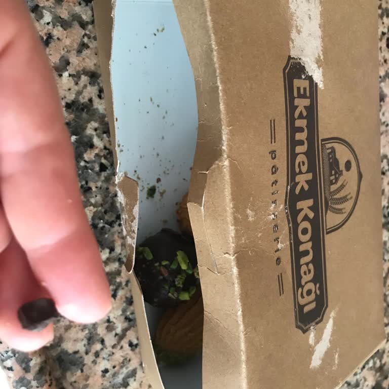 Çikolata Topundan Taş Çıktı, Dişim Kırıldı Ve Mağdur Oldum