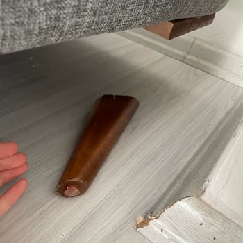 Kırık Koltuk Ayağı Teslim Edilmiyor, Mağduriyetim Devam Ediyor