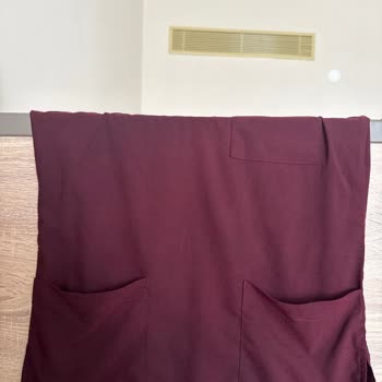 İlk Yıkamada Bordo Scrubs Üniformam Yoğun Şekilde Renk Verdi