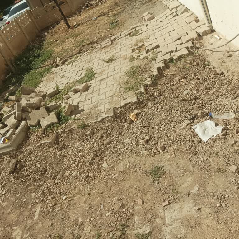 Boru Değişimi Sonrası Parke Taşları Dağınık Bırakıldı, Bahçemiz Kullanılamaz Halde