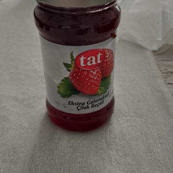 Tat Reçelde Yoğun Bir Koku Geliyor Ve Köpük Köpük Olmuş