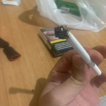 Parliament Sigara Paketinden Büyük Odun Parçası Çıktı, Kalite Kontrol Sorunu Yaşadım