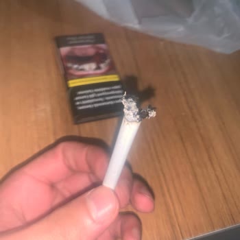 Parliament Sigara Paketinden Büyük Odun Parçası Çıktı, Kalite Kontrol Sorunu Yaşadım