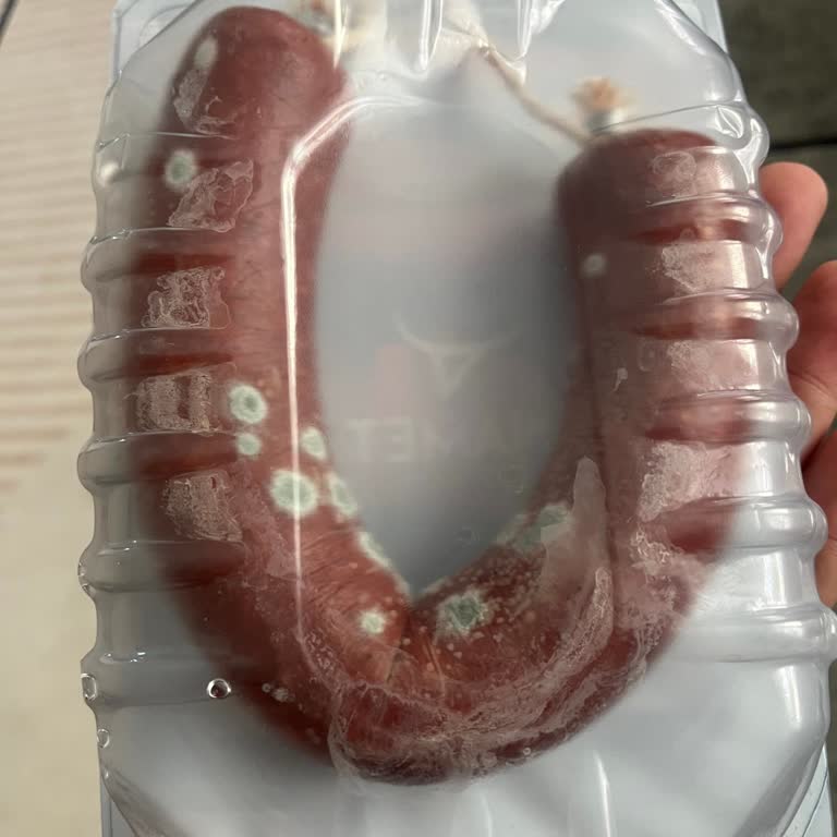 Son Kullanma Tarihi Geçmemiş Namet Sucuk Bozuk Çıktı