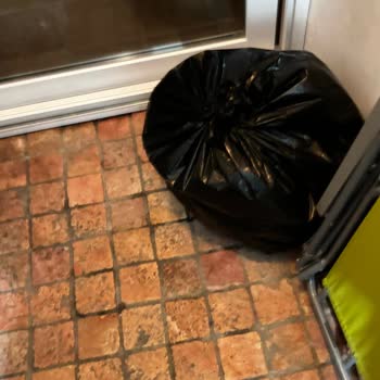 Hepsiburada Kargom Çöplerin Yanına Bırakıldı, Ürünüm Zarar Gördü İlgisizlikle Karşılaştım