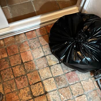 Hepsiburada Kargom Çöplerin Yanına Bırakıldı, Ürünüm Zarar Gördü İlgisizlikle Karşılaştım