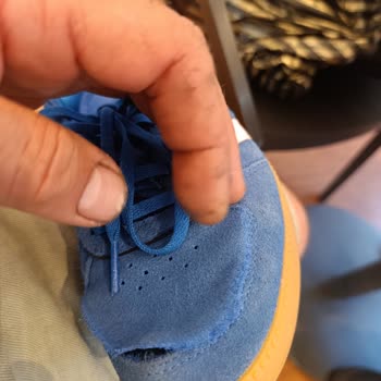 Adidas Ayakkabı Kısa Sürede Yırtıldı, Mağaza Çözüm Sunmadı