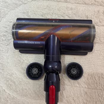 Dyson Süpürge Halı Başlığı Tekerlekleri Kırıldı, Destek Alamadım