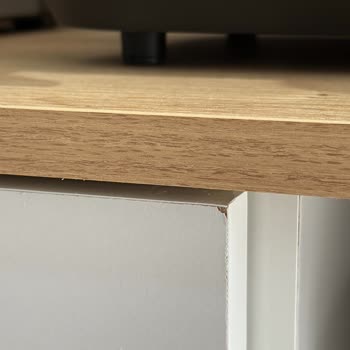 Aldığım Dolap Kusurlu Ve Defolu Parçalarla Teslim Edildi