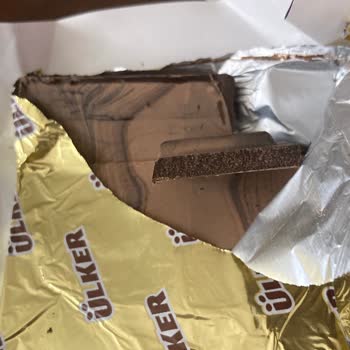 Aldığım Ülker %80 Bitter Çikolata Bayat Ve Beyazlamış Çıktı