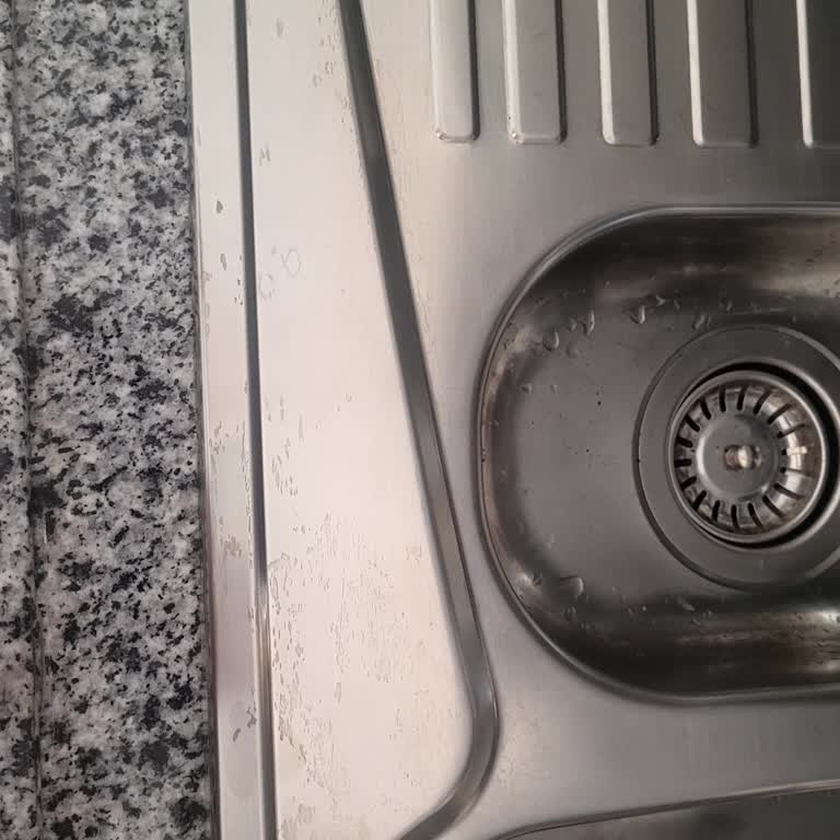 Kombi Bakımı Sonrası Evyemde Kalıcı Leke Oluştu, Çözüm Bekliyorum