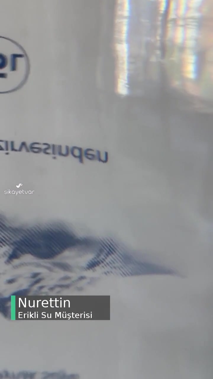 Erikli Cam Damacana Su İçerisinde Görünen Parçacıklar videonun kapak resmi