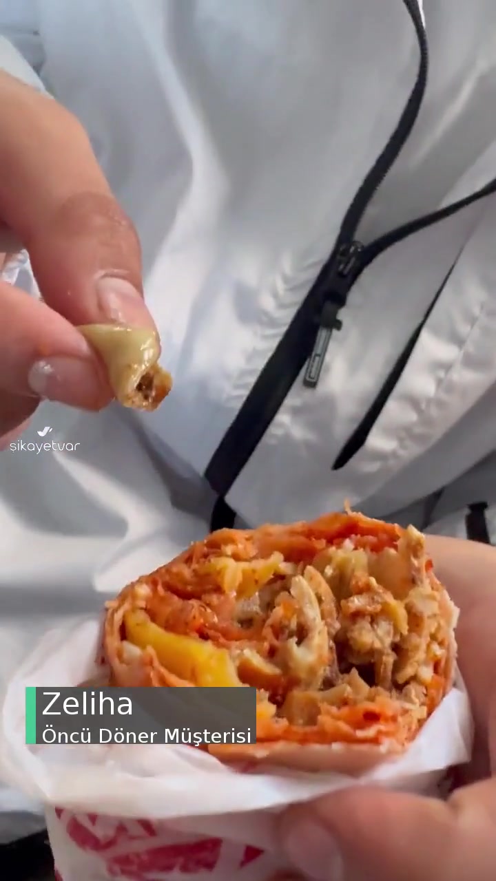 Öncü Döner Dürümün İçindeki Derinin Üstündeki Kıllar videonun kapak resmi