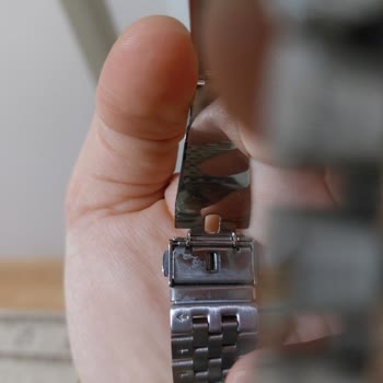 Değişim Yapılan Saatte Kullanım İzleri Ve Eksik Koruma Sorunu