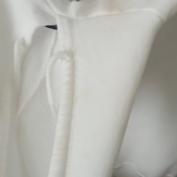 Satın Alınan Sweatshirtte Renk Verme Ve Tüylenme Sorunu, Çözüm Sağlanmadı