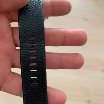 Hakiki Deri Diye Aldığım Saat Kordonu Kısa Sürede Soyuldu Ve Müşteri Hizmetine Ulaşamadım