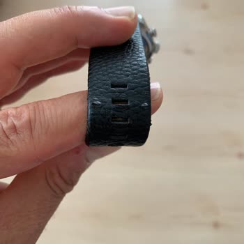 Hakiki Deri Diye Aldığım Saat Kordonu Kısa Sürede Soyuldu Ve Müşteri Hizmetine Ulaşamadım