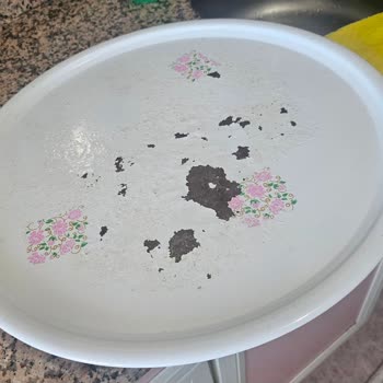 Bitkisel Temizleyici Tencere Ve Tepsimi Çizdi, Kaplamalar Soyuldu