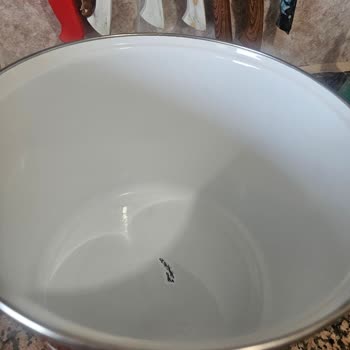 Bitkisel Temizleyici Tencere Ve Tepsimi Çizdi, Kaplamalar Soyuldu