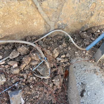 Acil Tehlike: Elektrik Tesisatındaki Uygunsuzluk Ve Akedaş'ın İletişim Sorunu