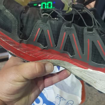 Kısa Sürede Deforme Olan Garantili Ayakkabıya Kullanıcı Hatası Yanıtı Ve İlgisiz Mağaza