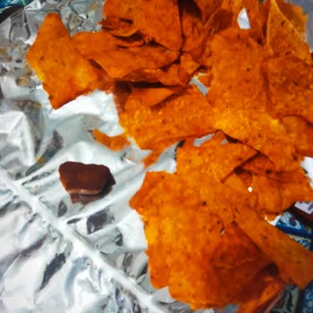 Kapalı Cips Paketinden Anlaşılmaz Ve Dağılan Madde Çıktı