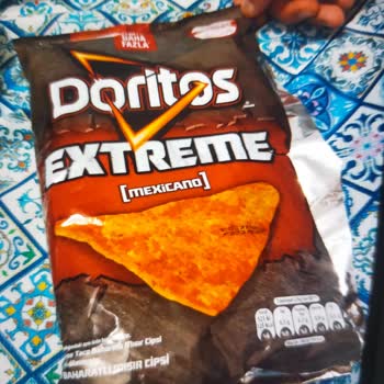 Kapalı Cips Paketinden Anlaşılmaz Ve Dağılan Madde Çıktı