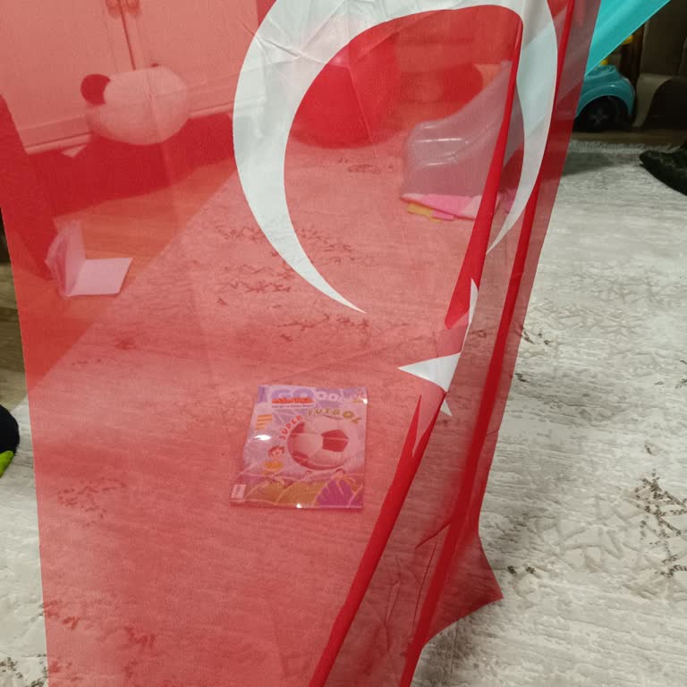 Yanıltıcı Reklamla Kalitesiz Türk Bayrağı Hediyesi Hayal Kırıklığı Yarattı