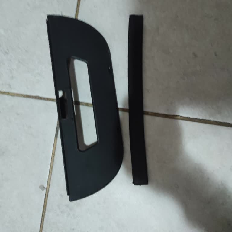 İkinci Kullanımda Cam Silme Aparatı Lastiği Koptu, Garanti Kapsamında Çözüm Bekliyorum