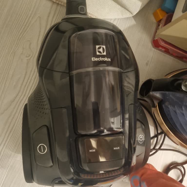 Electrolux Pure C9 Süpürge Halılarda Kullanılamıyor, Başlık Değişimi Talebi