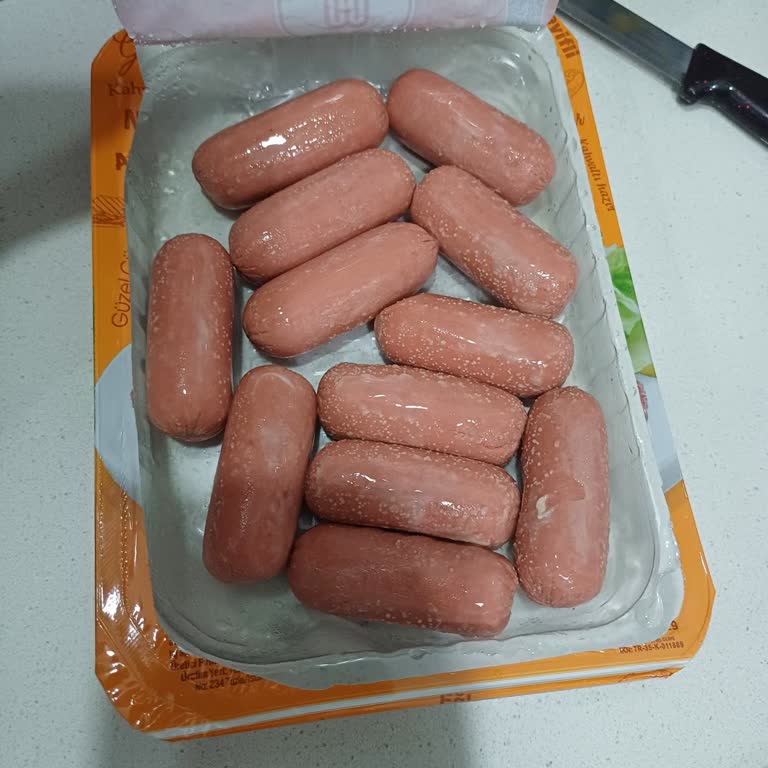 Aldığım Sosisin Son Kullanma Tarihine Rağmen Bozulması Ve Markadan Dönüş Alamamam