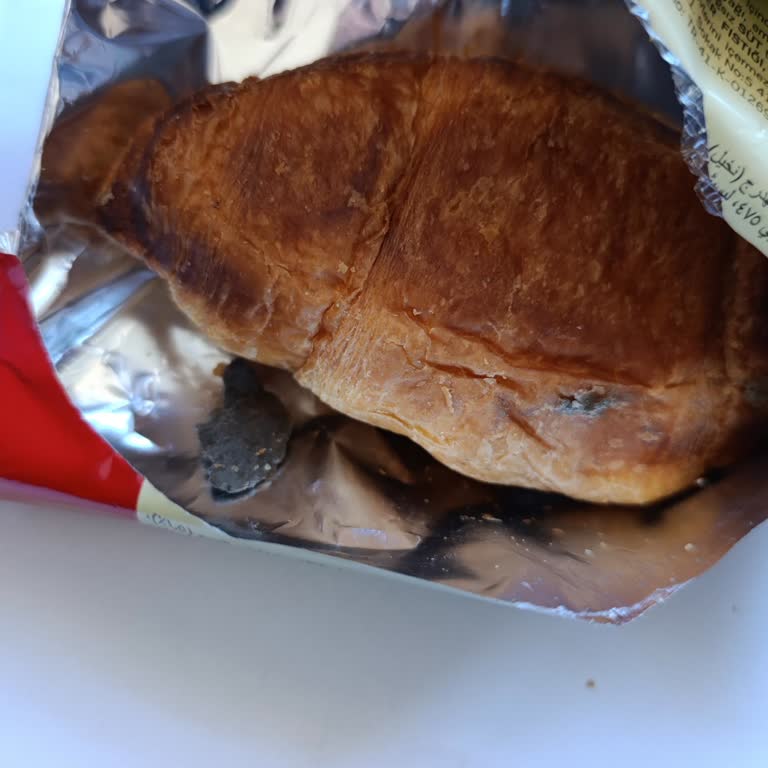 Tarihi Geçmemiş Kruvasandan Küflü Ve Kötü Tatlı Madde Çıktı