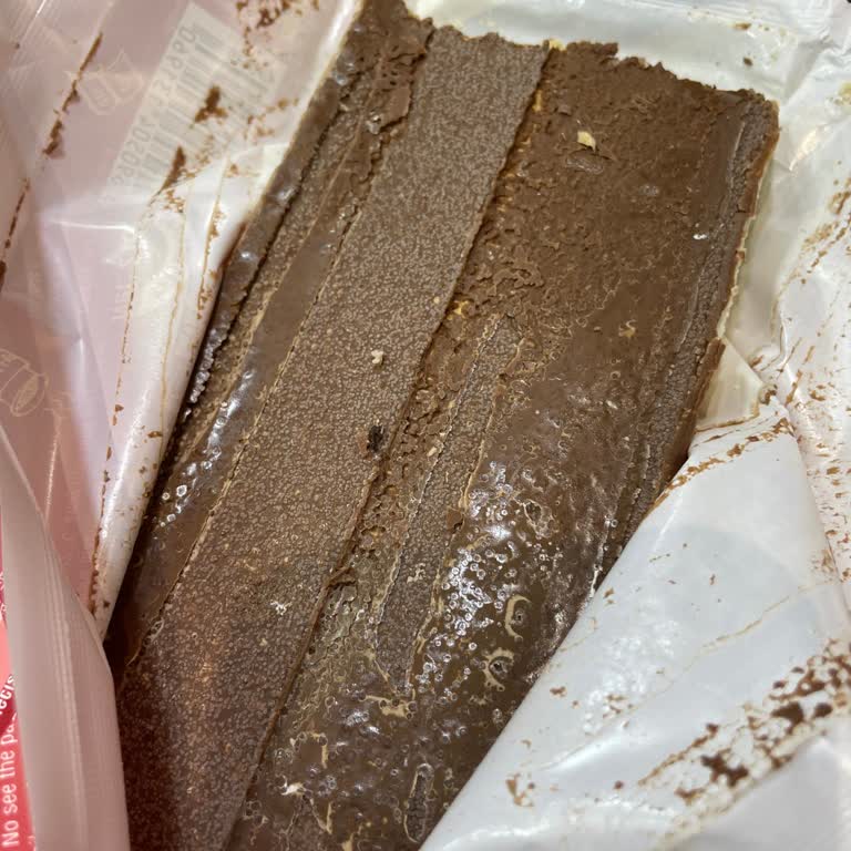 Taze Olmayan Çikolata Satışı: Son Tüketim Tarihine Rağmen Bozuk Ürün