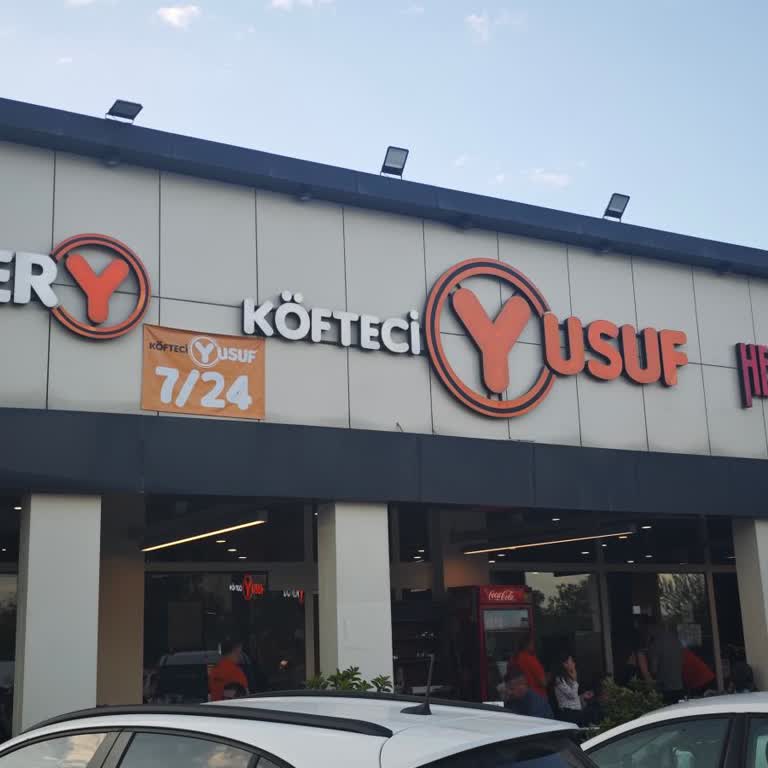 Köfteci Yusuf Evcil Hayvan Taşıma Çantasında Dış Mekana Alınmadı