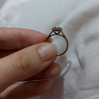 Zen Pırlanta Yüzüğüm Sürekli Kararıyor, Mağaza Düşük Fiyat Teklifiyle Mağdur Etti