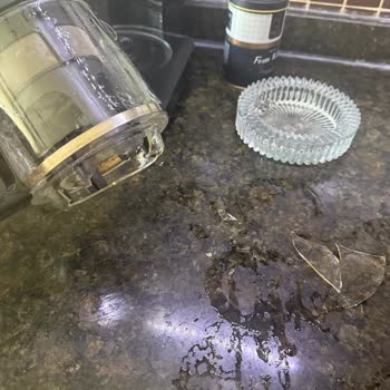 Karaca Çay Makinesi Camı Aniden Patladı, Mağdur Oldum