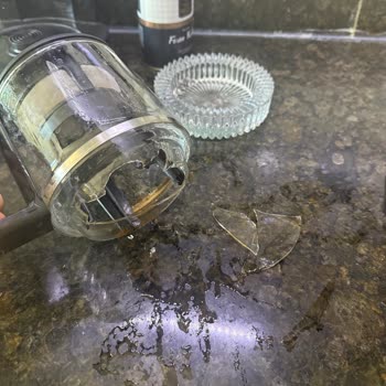 Karaca Çay Makinesi Camı Aniden Patladı, Mağdur Oldum