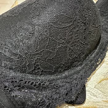 Suwen Siyah Sütyende Paslanan Tel Ve Sağlık Riski