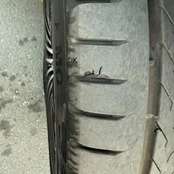 Mercedes E180 Araçta Lastik Problemi Ve Garanti Kapsamında Destek Eksikliği