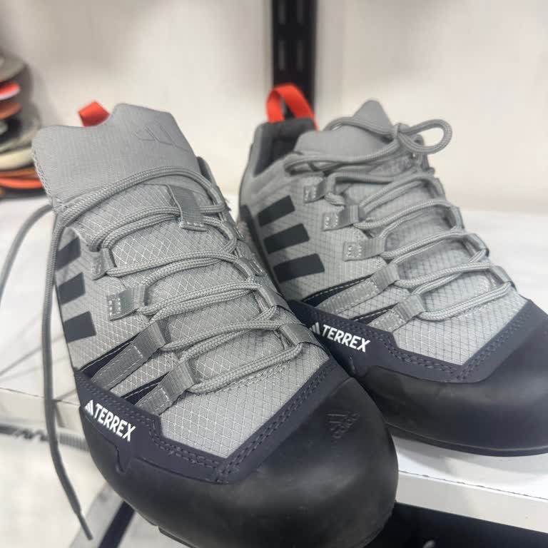 Aldığım Ayakkabının İkisi De Sağ Çıktı Mağaza Çözüm Sunmuyor