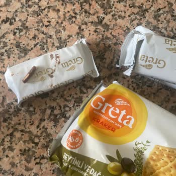 Kraker Paketinde Çikolata Sürprizi: Açıklama Bekliyorum